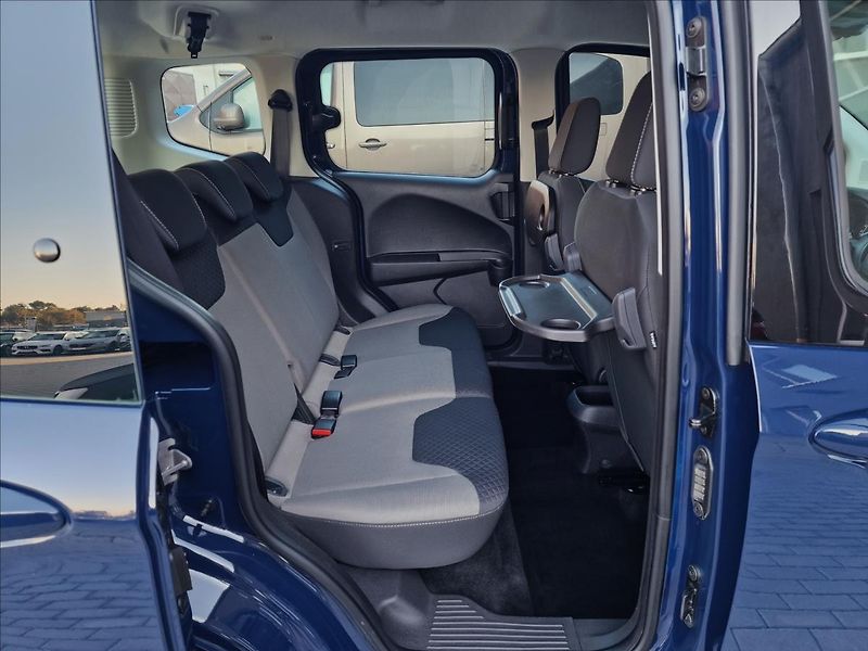 Ford Tourneo Courier 1.5TDCi 74kW Trend,ČR,1.Maj. - fotka 15 z 50