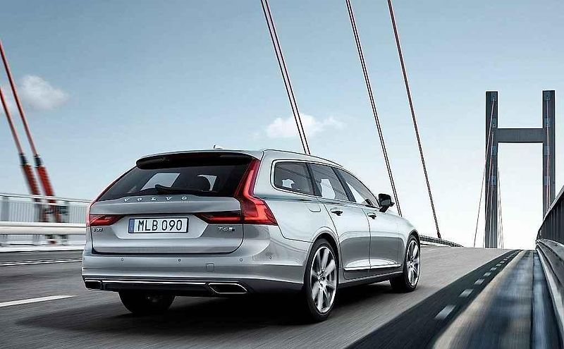Volvo V90.
