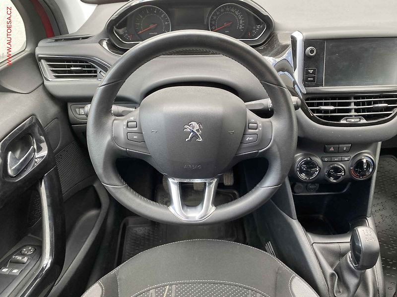 Peugeot 208 (2014) 1.2i, 1.maj,ČR, servis.kniha - fotka 11 z 17