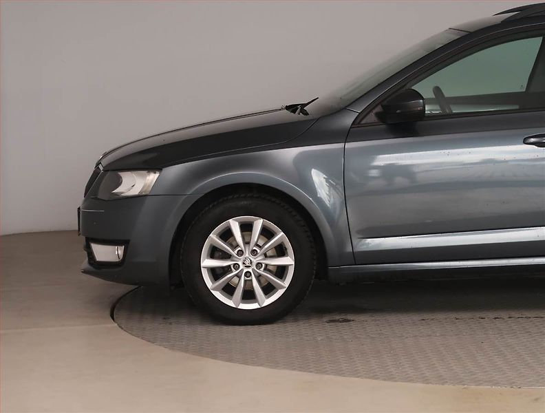 Škoda Octavia (2015) Ambition Plus 1.6 TDI, Automat - fotka 15 z 18