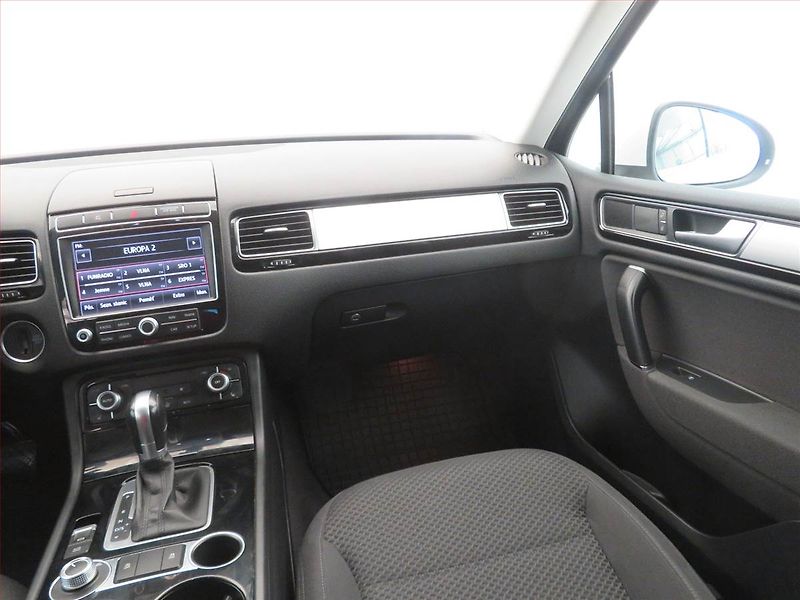 Volkswagen Touareg (2016) 3.0 TDI - fotka 8 z 18