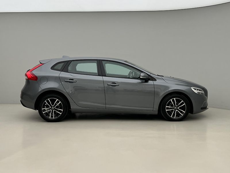 Volvo V40 D2 MOMENTUM MAN - fotka 9 z 38