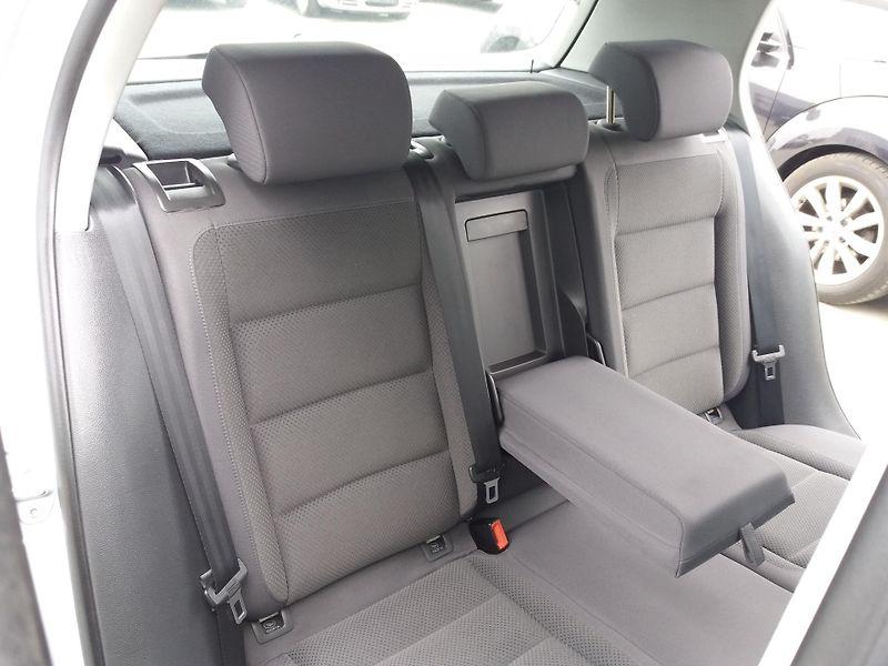 Volkswagen Golf 1.4TSi,DSG,90kW,SERVI.KNÍŽKA - fotka 14 z 21