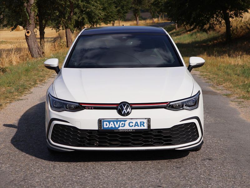 Volkswagen Golf 2,0 TSI GTI 180kW Virtual DPH - fotka 2 z 36