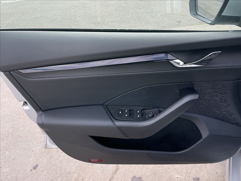 Škoda Octavia 2,0 TDI Combi Ambition Plus - fotka 14 z 23