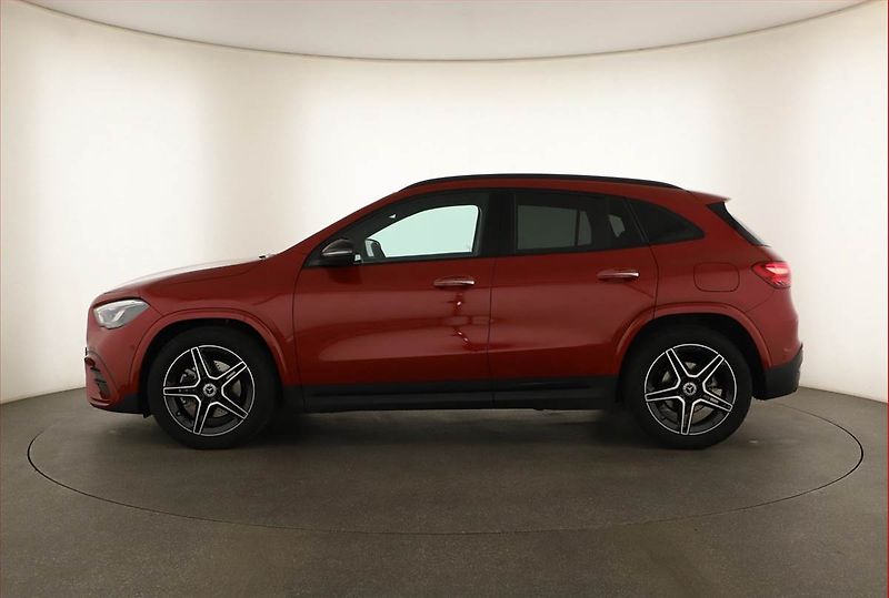 Mercedes-Benz GLA (2025) 180, AMG LINE, KEYLESS - fotka 3 z 20
