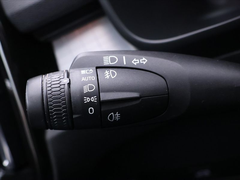 Volvo XC40 2,0 B3 120kW Core DCT CZ Záruk - fotka 18 z 32