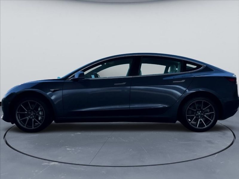 Tesla Model 3 - fotka 5 z 17
