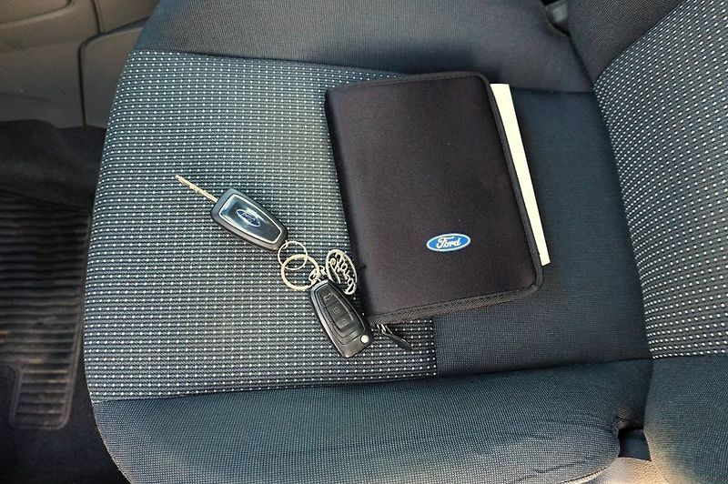 Ford C-MAX (2011) 1,6 TDCI 85 kW - fotka 28 z 36
