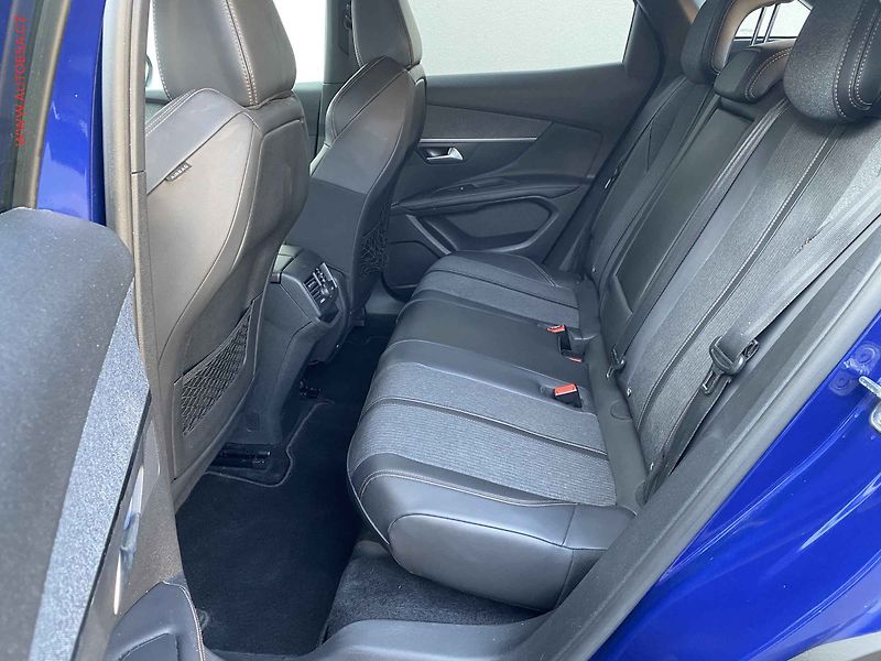 Peugeot 3008 (2018) 1.2 PT, GT Line, LED, kamera - fotka 10 z 17