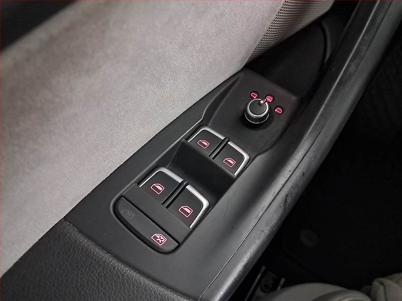 Audi Q3 (2013) 2.0 TDI, 4X4, Automat, Kůže - fotka 20 z 21