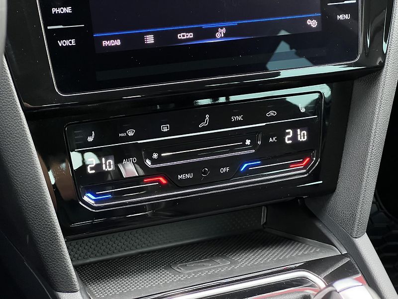 Volkswagen Passat 2.0TDI DSG Kůže Virtual TZ DPH - fotka 14 z 28