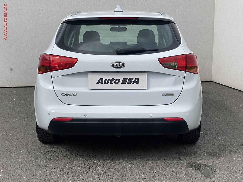 Kia Ceed (2017) 1.6 GDi, AC, navi, kamera - fotka 5 z 18