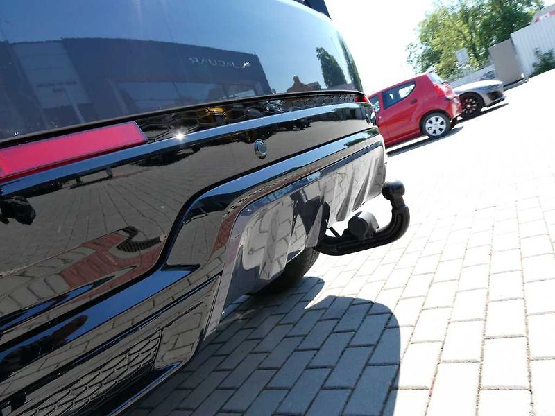 Land Rover Discovery Sport 1,5 Dynamic SE P270e - fotka 32 z 34