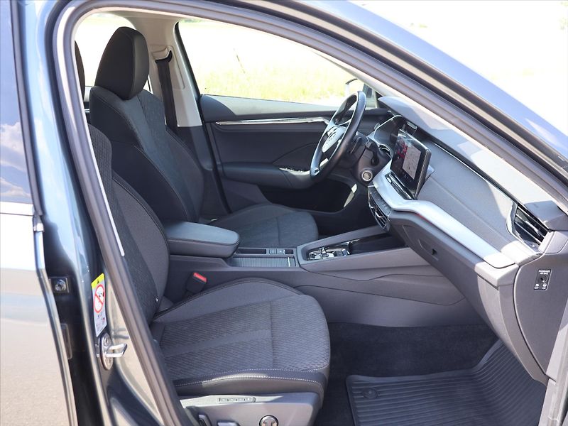 Škoda Octavia 2,0 TDI DSG Matrix Virtual DPH - fotka 11 z 25