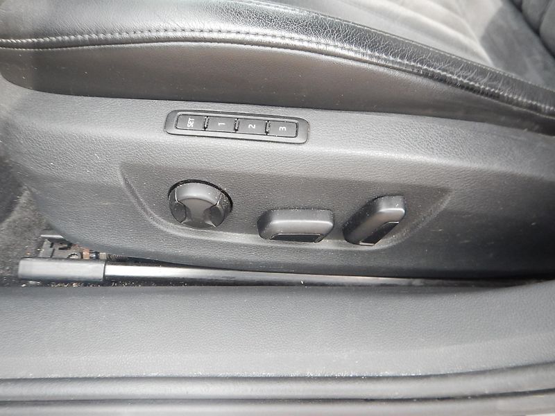 Škoda Superb 2.0 TDI, DSG, 4x4, TAŽNÉ - fotka 21 z 35