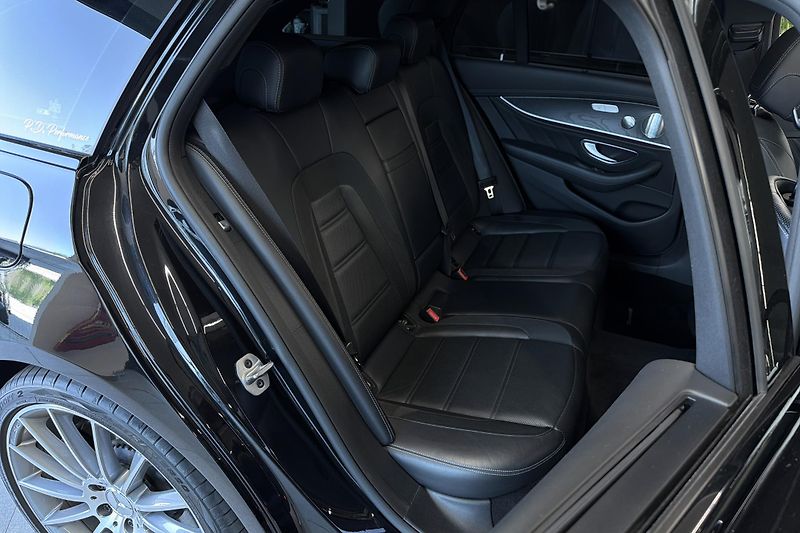 Mercedes-Benz Třídy E (2018) Mercedes-Benz E 53 AMG 4Matic+ - fotka 38 z 52