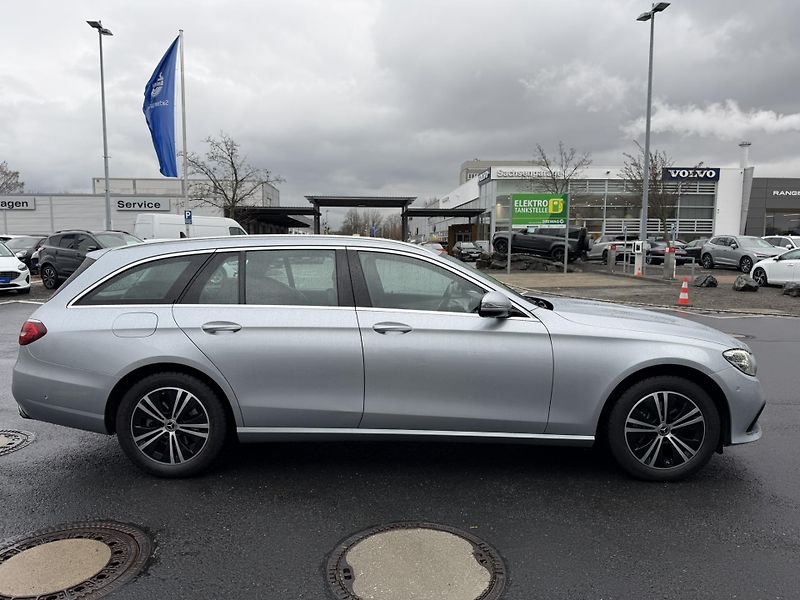 Mercedes-Benz Třídy E E 220 d T 9G-TRONIC Avantgarde - fotka 19 z 36