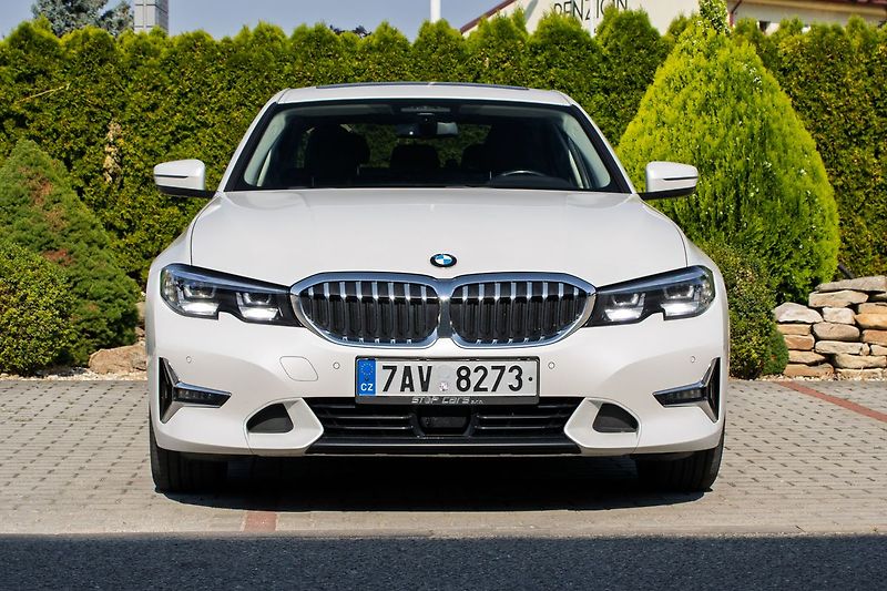 BMW Řada 3 320D XDRIVE - fotka 2 z 21