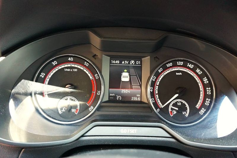 Škoda Octavia (2018) 2,0 TSI 169 kW - fotka 35 z 51