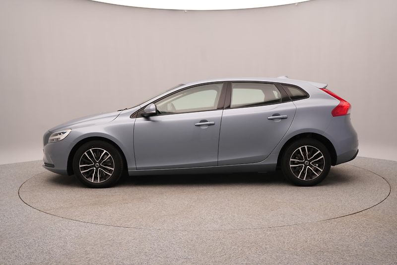 Volvo V40 T2 MOMENTUM AUT  - fotka 7 z 41