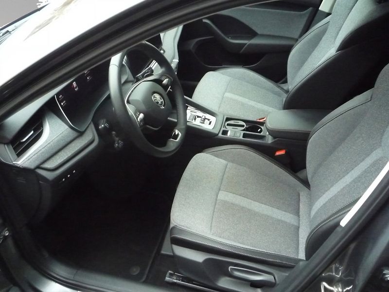 Škoda Octavia (2024) 1,5TSi 110kW m-HEV DSG Top Sel - fotka 9 z 14