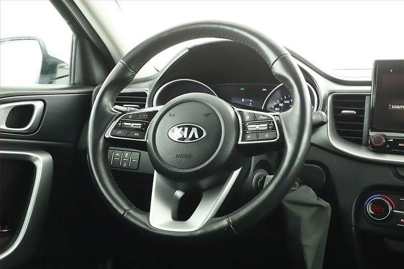 Kia Ceed (2021) 1.5 T-GDI MHEV, Automat, ČR - fotka 8 z 16
