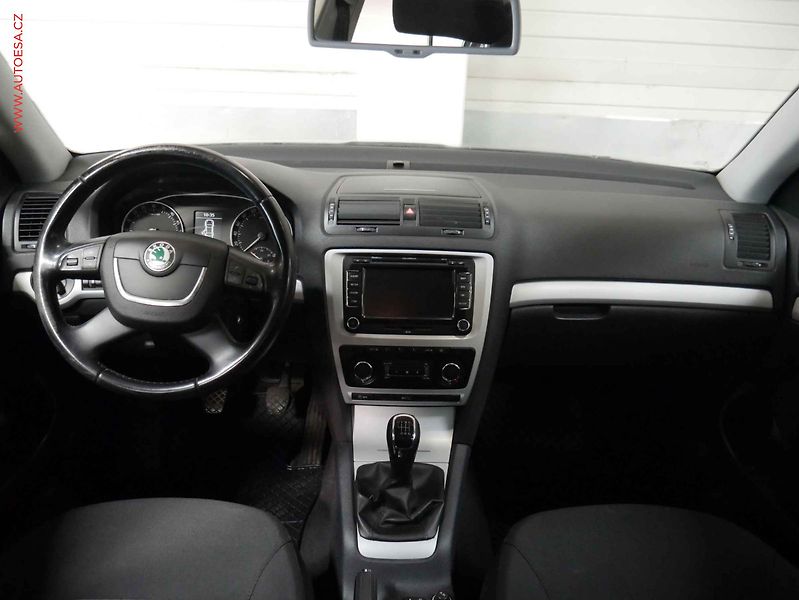 Škoda Octavia (2011) 2.0TDi, P.čidla - fotka 8 z 20