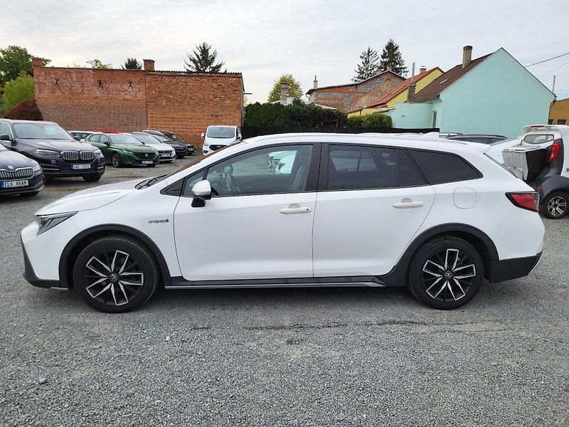 Toyota Corolla 2.0 Hybrid e-CVT 112kW Trek - fotka 2 z 46