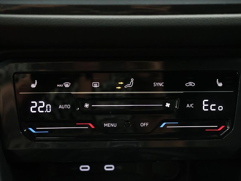 Volkswagen Tiguan 1,4 TSI PHEV 180kW R-Line DPH - fotka 24 z 33