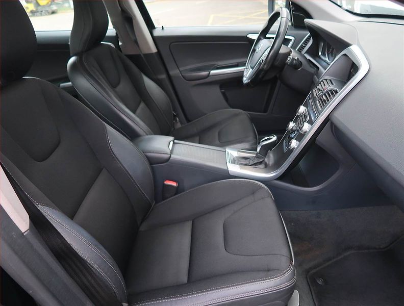 Volvo XC60 (2014) D4, Automat, Serv.kniha, Kůže - fotka 9 z 24