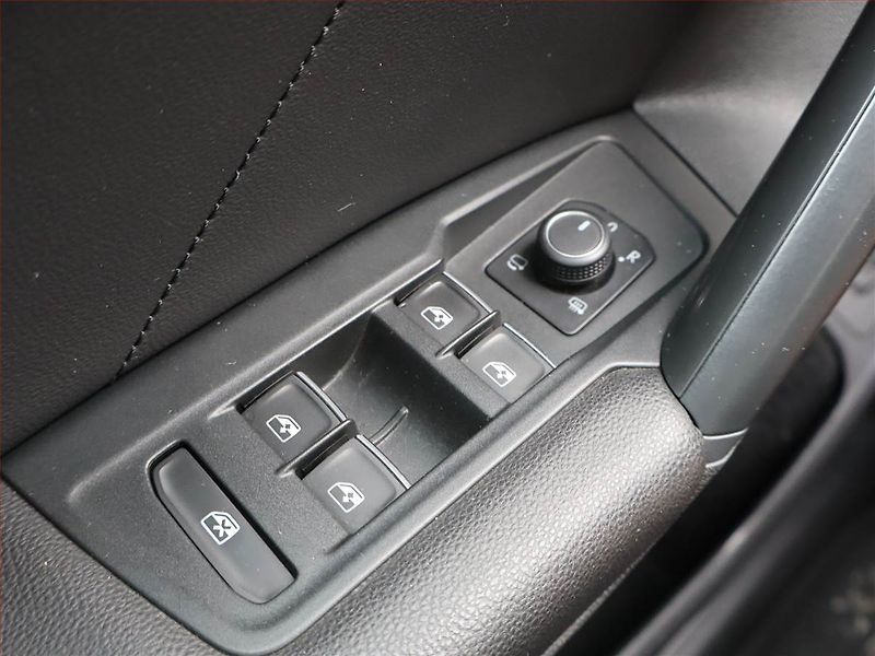 Volkswagen Tiguan (2022) 1.4 TSI eHybrid - fotka 17 z 21