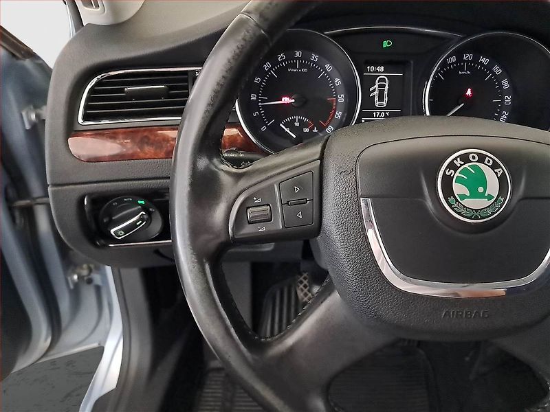 Škoda Superb (2012) 2.0 TDI, Serv.kniha, Xenony - fotka 16 z 24