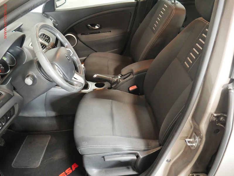 Renault Fluence (2011) 1.6 16V, AC, STK3/28 - fotka 9 z 18