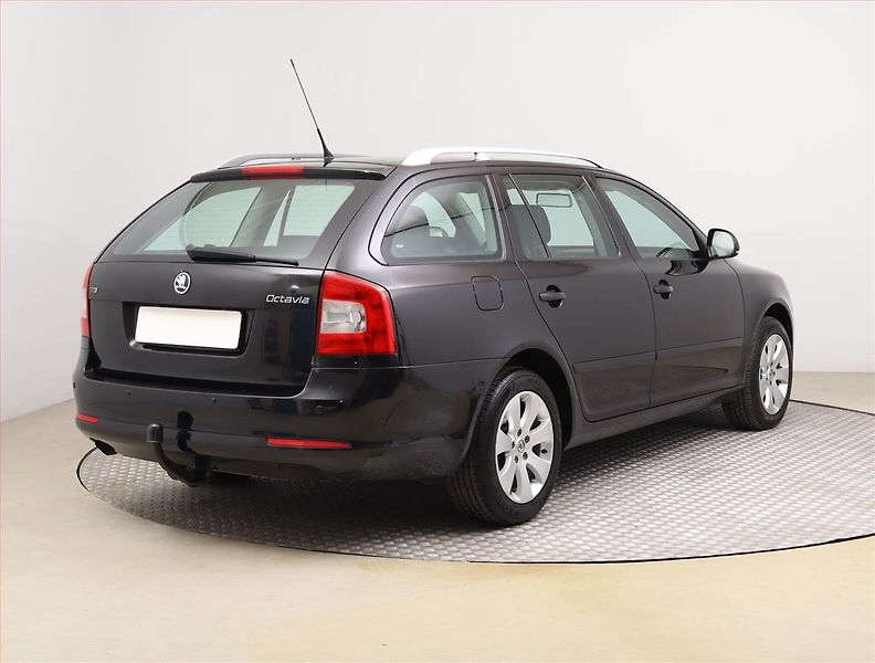 Škoda Octavia (2009) 1.6 TDI, Tempomat - fotka 5 z 18