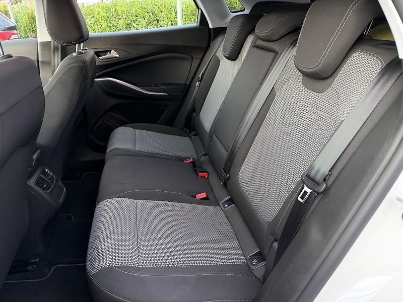 Opel Grandland (2022) 1.2 PureTech 96 kw/automat - fotka 12 z 21