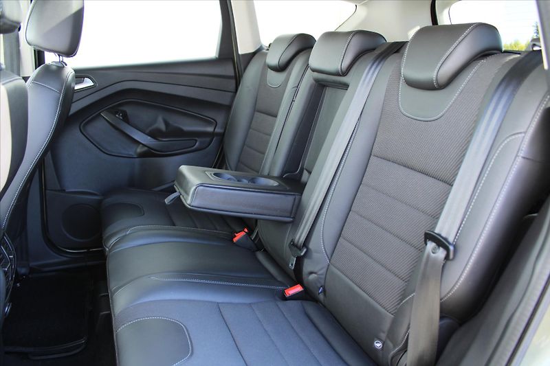 Ford Kuga 2.0TDCi TITANIUM 4X4 PANORAMA - fotka 10 z 24