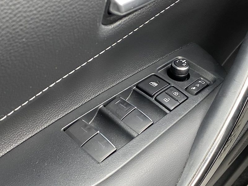 Toyota Corolla 1.8HSD, ČR, GR Sport, záruka - fotka 29 z 35