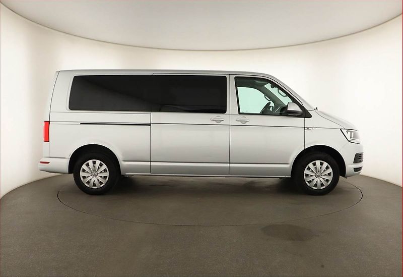 Volkswagen Caravelle (2017) Comfortline 2.0 TDI - fotka 6 z 17