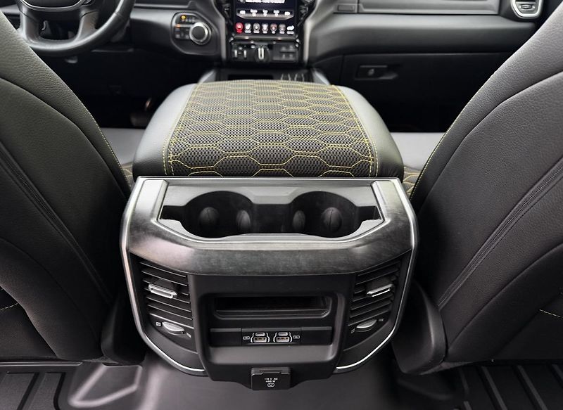 Dodge RAM (2021) +HEMI+LPG+OFFROAD PAKET+ - fotka 23 z 24