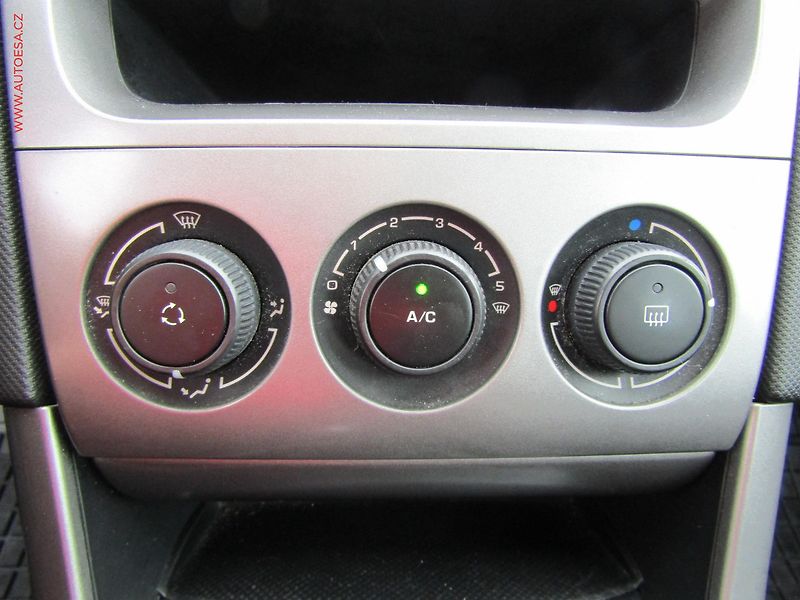 Peugeot 308 (2012) 1.4i 16V, ČR, AC - fotka 12 z 15