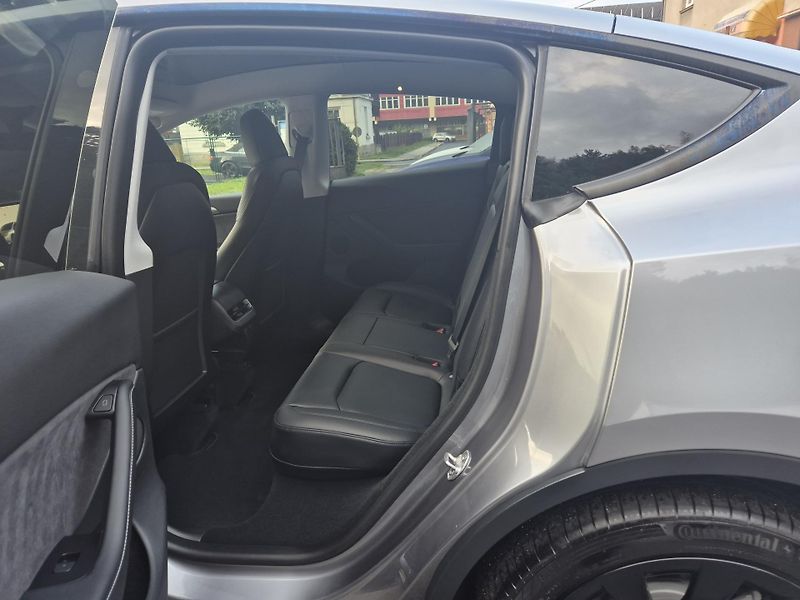 Tesla Model Y LONG RANGE DUAL MOTOR 95,0% - fotka 12 z 49