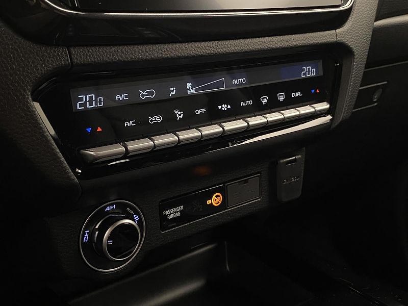 Isuzu D-Max (2025) Double Cab 1,9 V-Cross 4x4 AUT - fotka 30 z 34