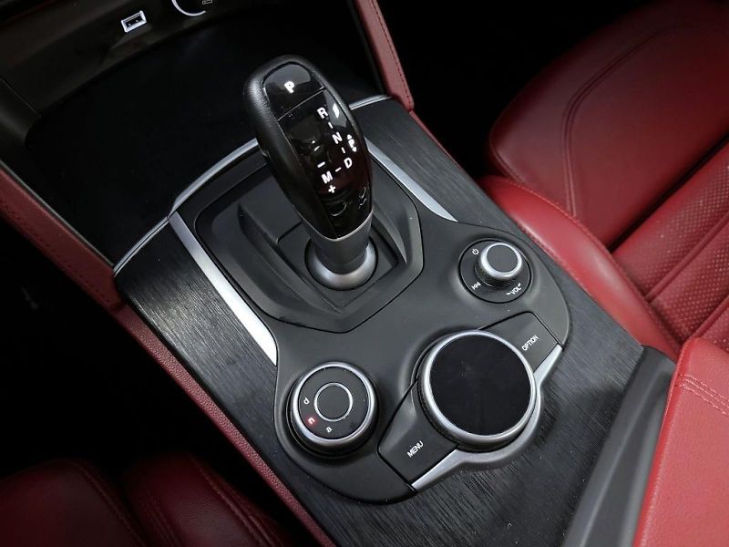 Alfa Romeo Stelvio (2019) 2.0 T 280k AT8 ZF Q4 4x4 Super - fotka 14 z 21