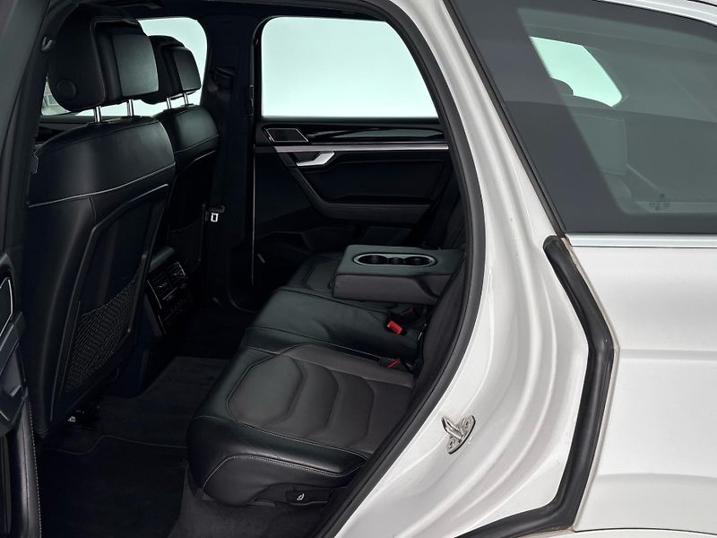 Volkswagen Touareg R-LINE - fotka 8 z 30