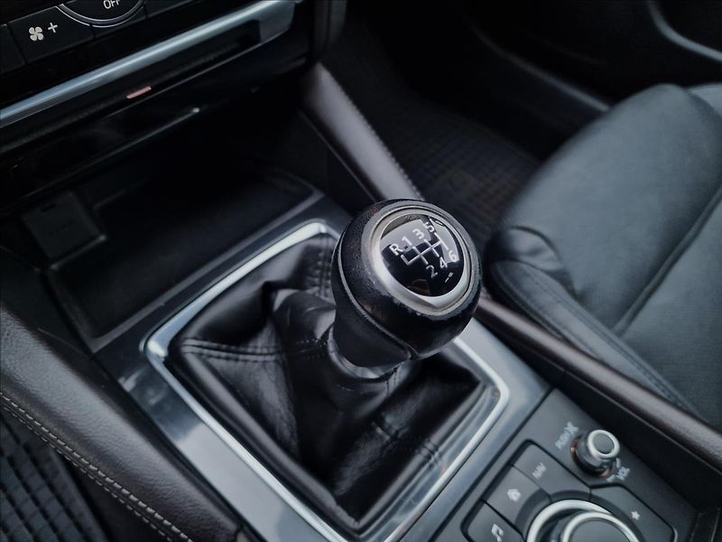 Mazda 6 2.2 Skyactiv-D Revolution TOP - fotka 37 z 50