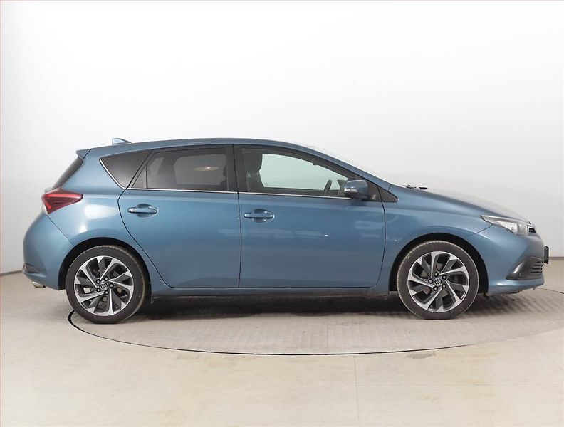 Toyota Auris (2016) 1.2 Ti, Serv.kniha, Navi - fotka 6 z 21