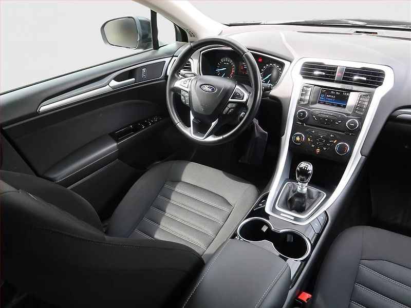 Ford Mondeo (2015) Trend 1.5 EcoBoost, Tempomat - fotka 7 z 20