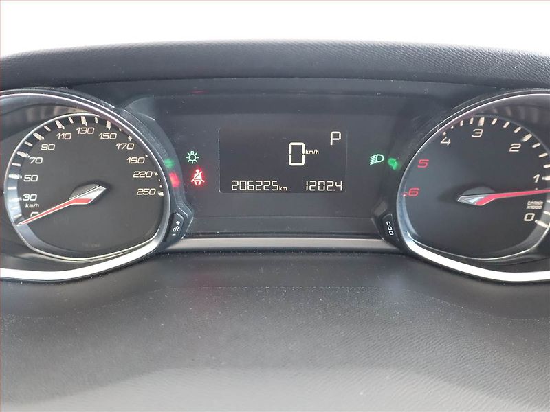 Peugeot 308 (2016) 1.6 BlueHDi, Automat, Navi - fotka 11 z 21