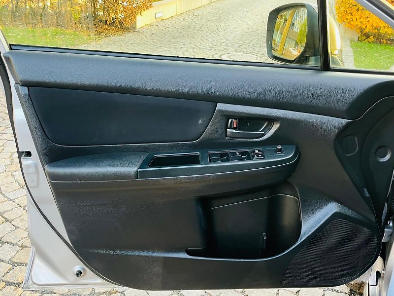 Subaru XV 1.6i 4x4 MAN SENZORY SERVISKA - fotka 27 z 36